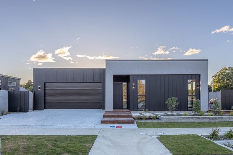 Photo of property in 32 Memorial Drive, Hokowhitu, Palmerston North, 4410