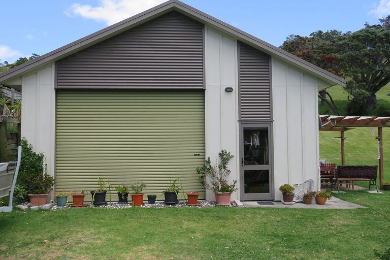 Photo of property in 18 Motutara Road, Oakura, Hikurangi, 0184