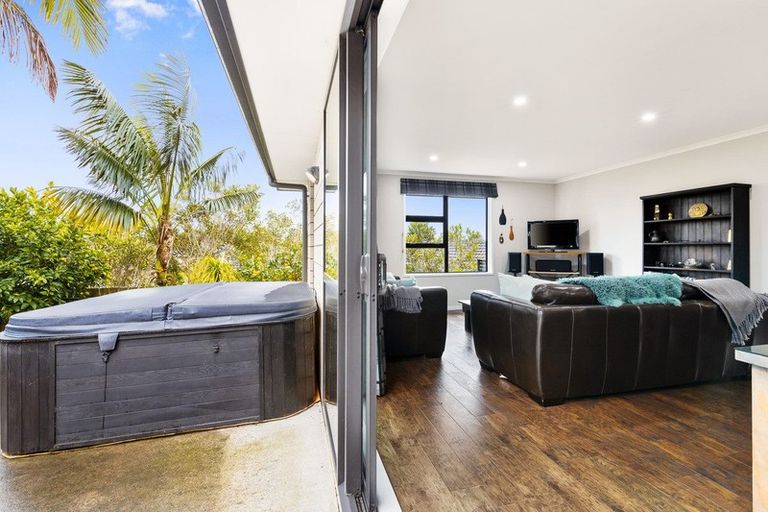 Photo of property in 4 Bloomfield Rise, Stanmore Bay, Whangaparaoa, 0932