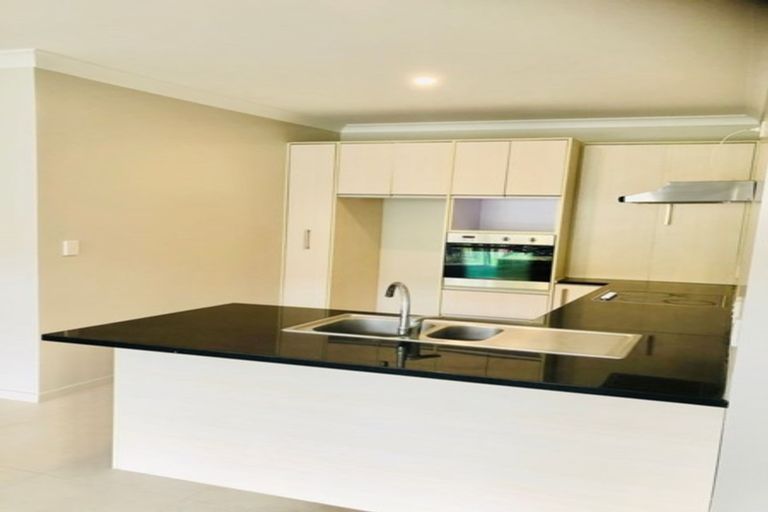 Photo of property in 5/44 Carlos Drive, Flat Bush, Auckland, 2016