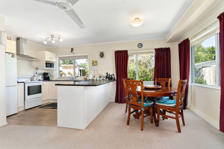 Photo of property in 4 Seddon Street, Carterton, 5713