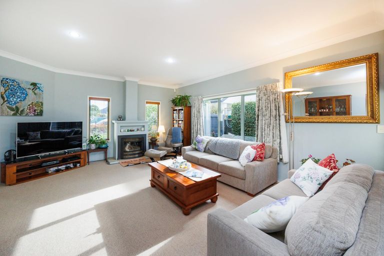 Photo of property in 25 Pirie Street, Palmerston North, 4410
