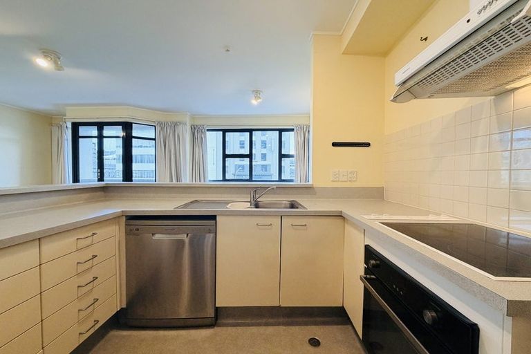 Photo of property in 17 Kent Terrace - Kent Apartments, 3e/16 Kent Terrace, Mount Victoria, Wellington, 6011