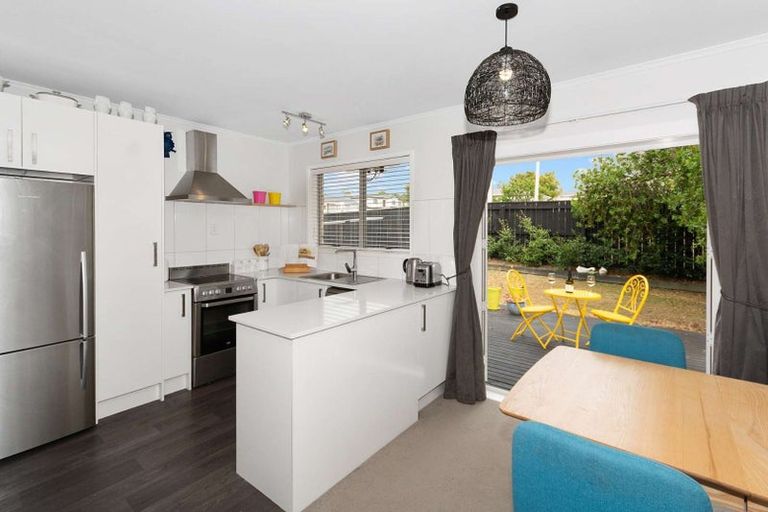 Photo of property in 1/31 Hepburn Road, Glendene, Auckland, 0602