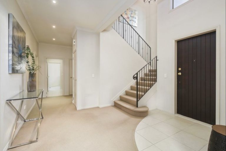 Photo of property in 33 Point View Drive, East Tamaki Heights, Auckland, 2016