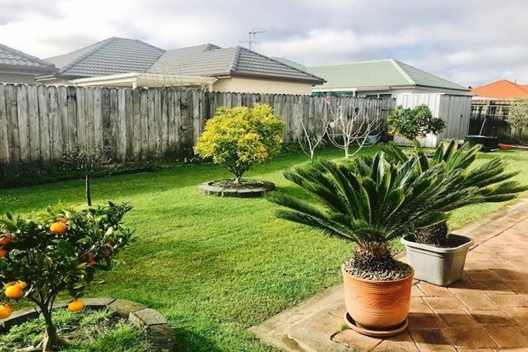 Photo of property in 15 Hillwell Drive, Henderson, Auckland, 0612