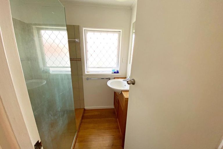 Photo of property in 2/40 Onepoto Road, Hauraki, Auckland, 0622