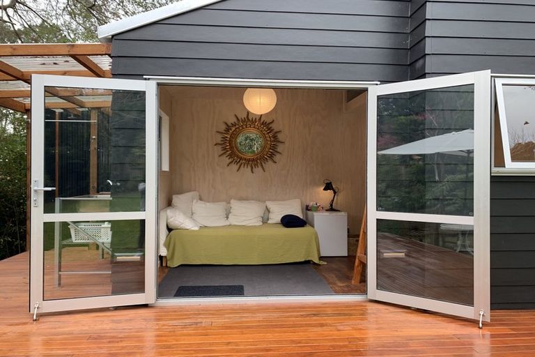 Photo of property in 105 Takahe Road, Titirangi, Auckland, 0604