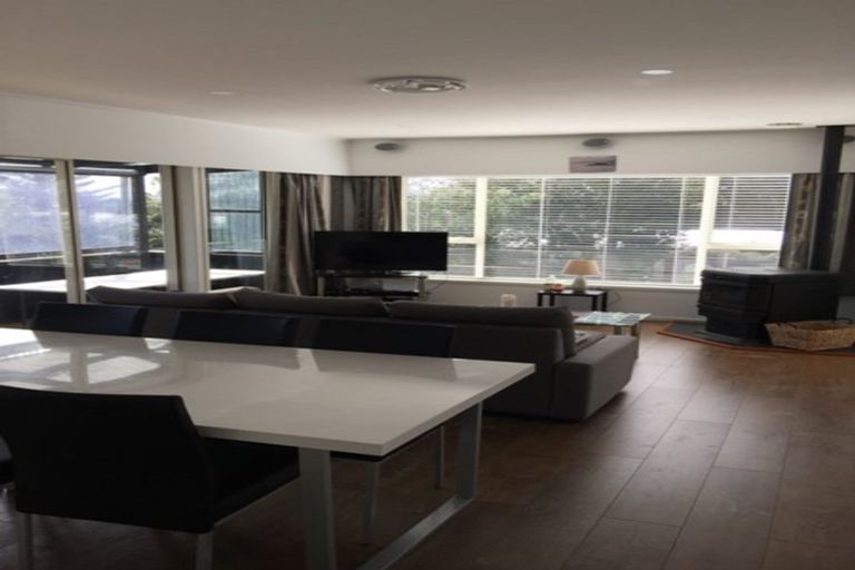 Photo of property in 38 Marlborough Avenue, Glenfield, Auckland, 0629