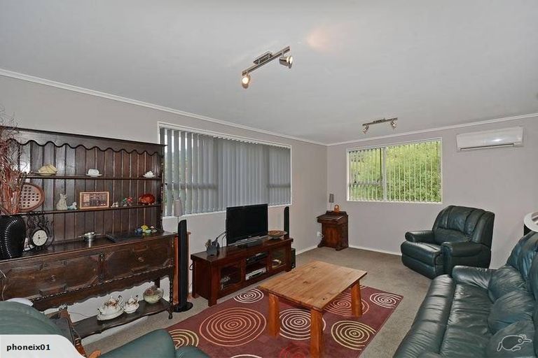 Photo of property in 1 Topeka Grove, Totara Park, Upper Hutt, 5018
