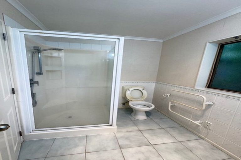 Photo of property in 6 Newbliss Crescent, East Tamaki Heights, Auckland, 2016