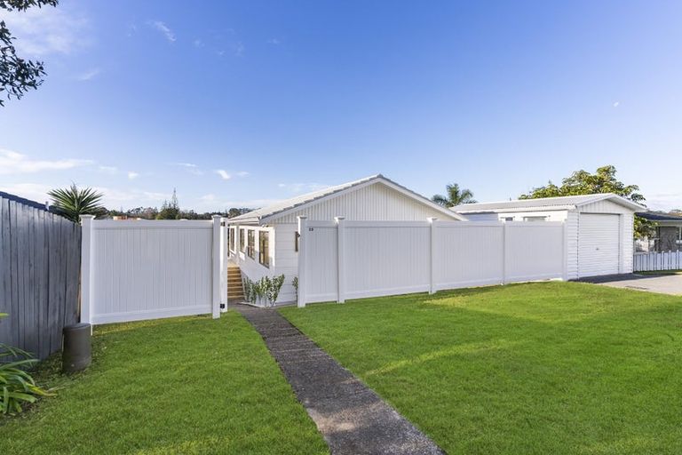 Photo of property in 39 Cockayne Crescent, Sunnynook, Auckland, 0620
