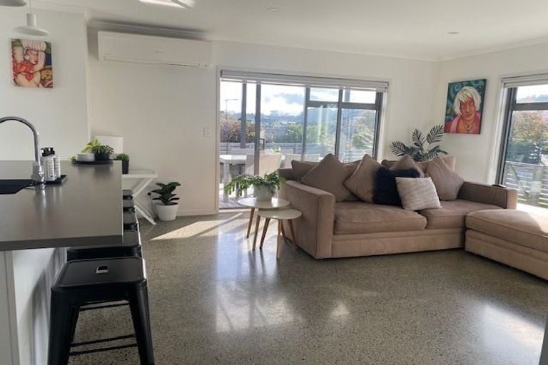 Photo of property in 2 Hooton Drive, Kumeu, 0810