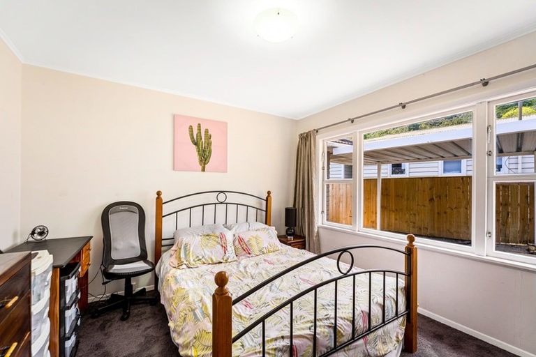 Photo of property in 28 Lowry Crescent, Stokes Valley, Lower Hutt, 5019