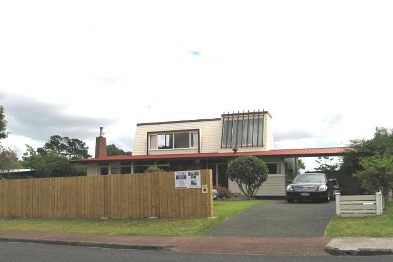 Photo of property in 4 Catalina Crescent, Forrest Hill, Auckland, 0620
