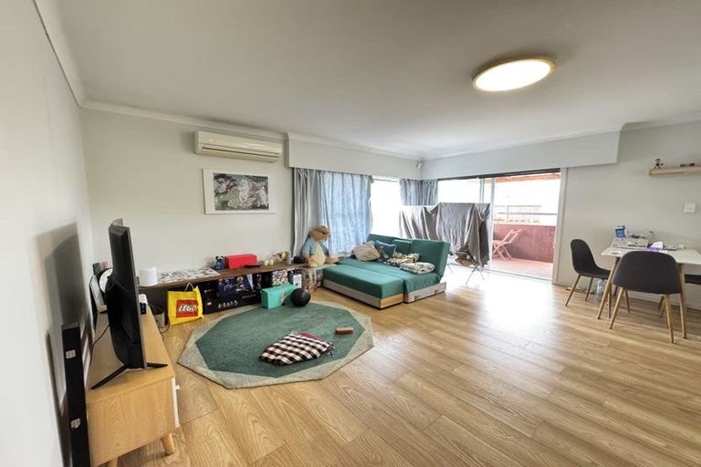 Photo of property in 1/60 Taharoto Road, Takapuna, Auckland, 0622