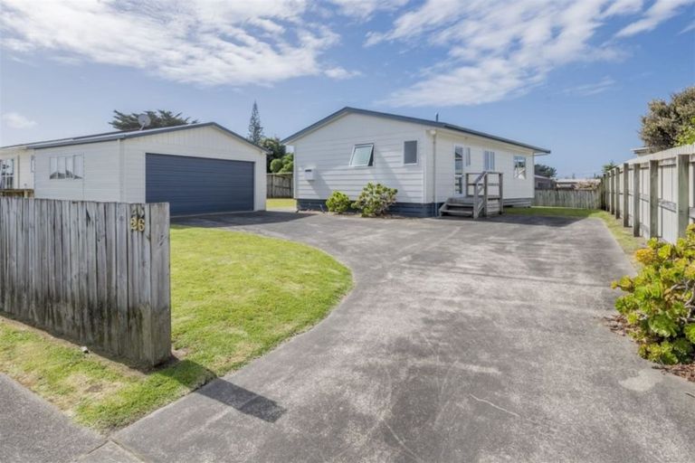 Photo of property in 26 Karaka Street, Otaki Beach, Otaki, 5512