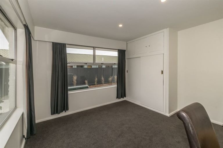 Photo of property in 8 Tracy Place, Redwood, Christchurch, 8051