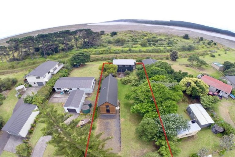 Photo of property in 132 Maunsell Road, Port Waikato, Tuakau, 2695