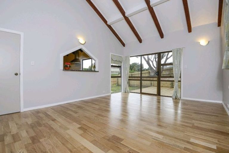 Photo of property in 29 Cairngorm Place, Highland Park, Auckland, 2010