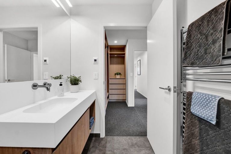 Photo of property in 7c Strandon Place, Strandon, New Plymouth, 4312