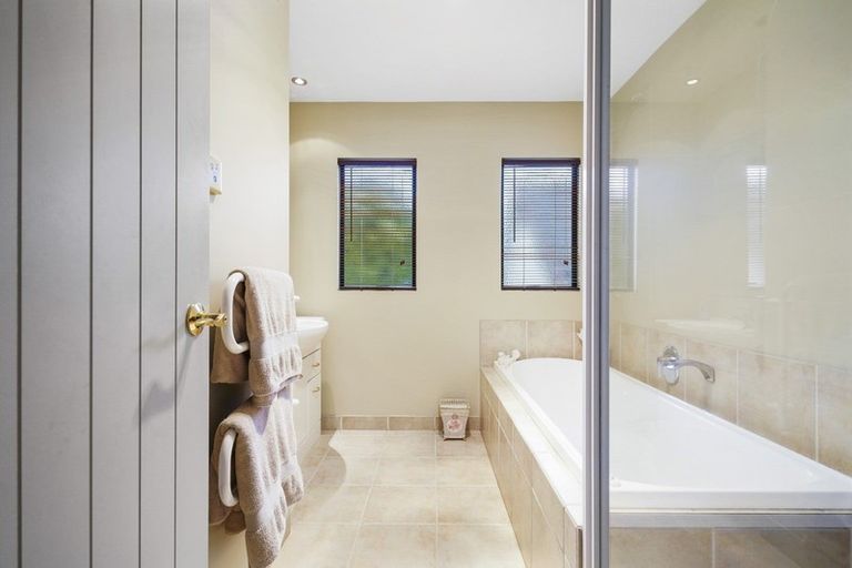 Photo of property in 28 Waipuna Place, Rototuna, Hamilton, 3210