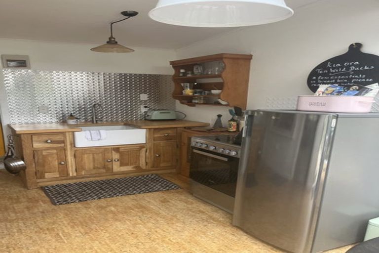 Photo of property in 216 Massey Road, Waipu, 0582