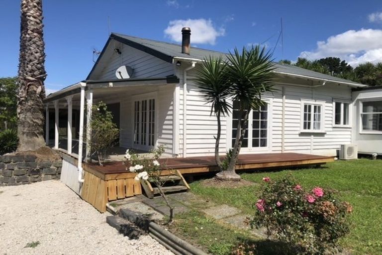 Photo of property in 15 Waitakere Road, Waitakere, Auckland, 0816