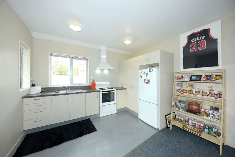Photo of property in 2/10 Collins Street, Addington, Christchurch, 8024