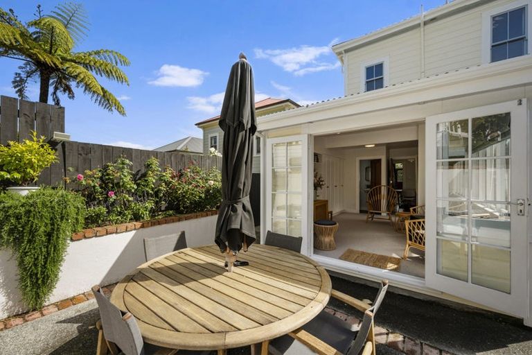 Photo of property in 33 Grove Road, Kelburn, Wellington, 6012