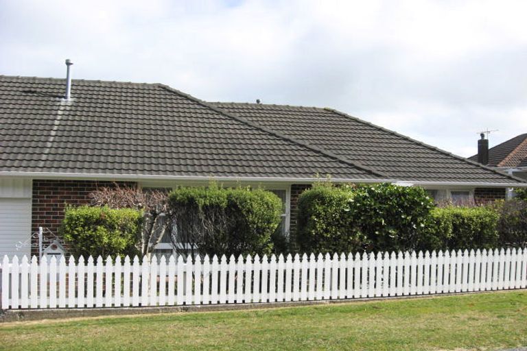 Photo of property in 1a Isabel Grove, Wainuiomata, Lower Hutt, 5014