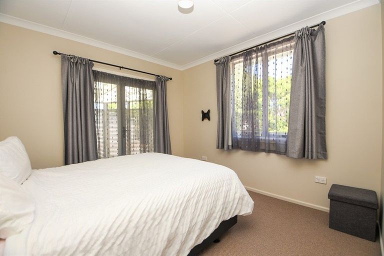Photo of property in 65 Victoria Street, Carterton, 5713