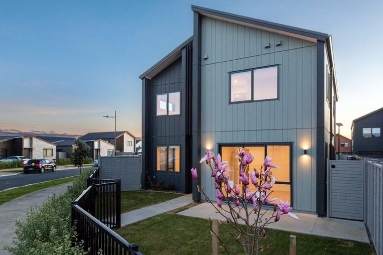 Photo of property in 32 Viridian Avenue, Rosehill, Papakura, 2113