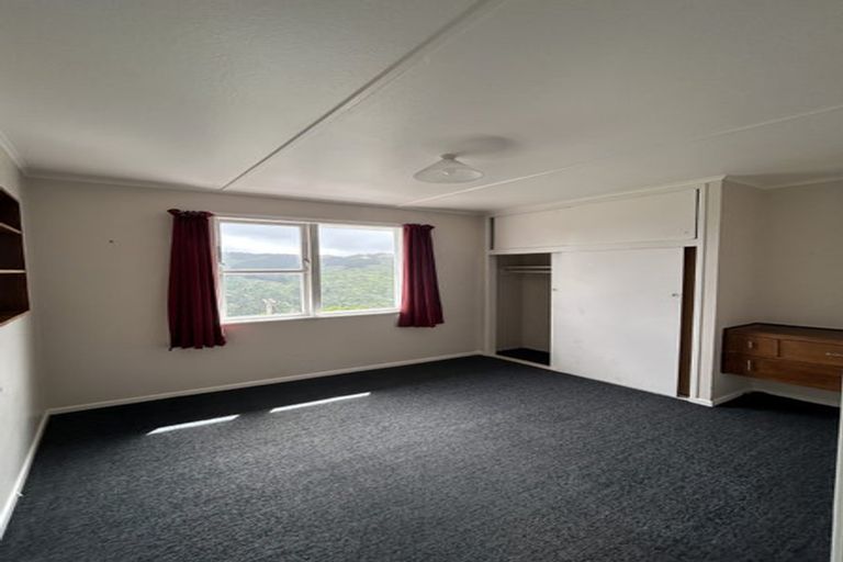 Photo of property in 12 Huntingdon Street, Northland, Wellington, 6012