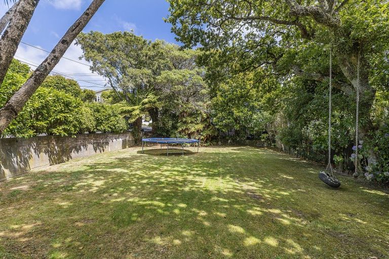 Photo of property in 69 Creswick Terrace, Northland, Wellington, 6012