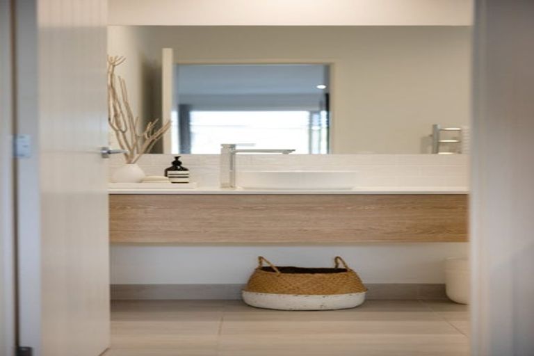 Photo of property in 5 Hanlow Place, Pyes Pa, Tauranga, 3112