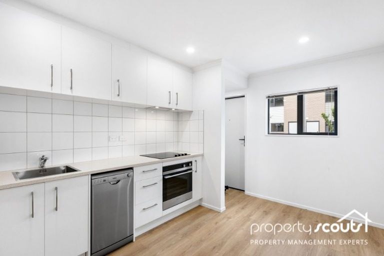 Photo of property in 12 Pangu Way, Mangere, Auckland, 2022