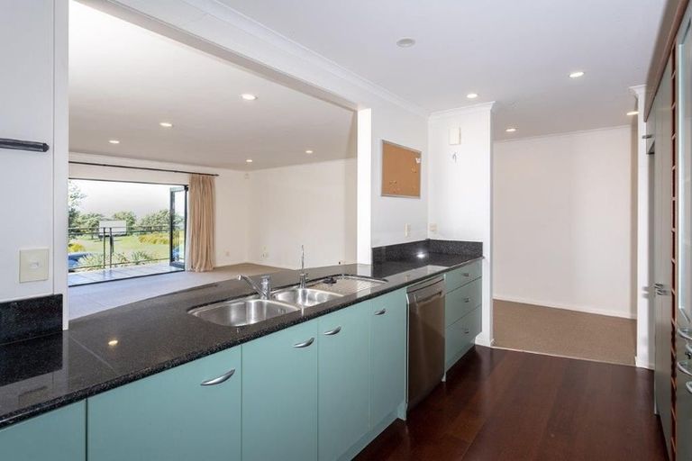 Photo of property in 34 Danica Esplanade, Te Atatu Peninsula, Auckland, 0610
