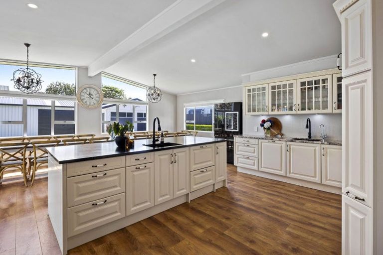 Photo of property in 326 South Road, Hawera, 4610