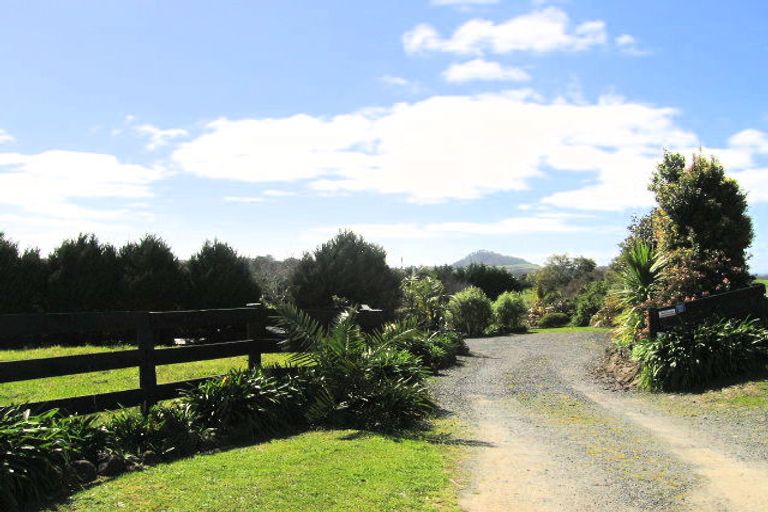 Photo of property in 165 Pataua Road South, Parua Bay, Onerahi, 0192