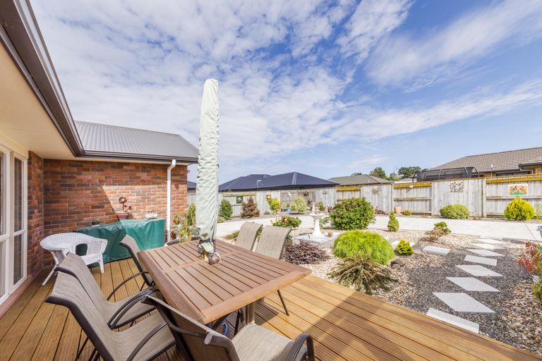 Property details for 11 Chestnut Close, Kelvin Grove, Palmerston North