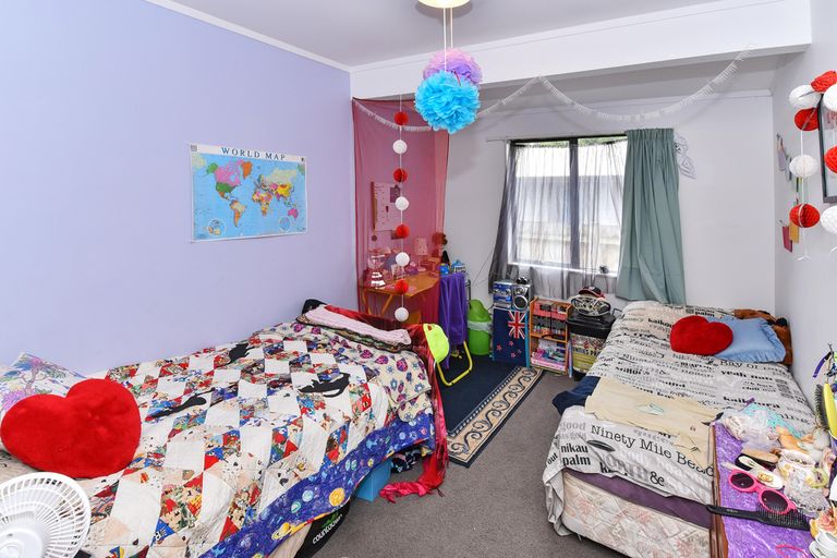 Photo of property in 8 Hadley Wood Drive, Wattle Downs, Auckland, 2103