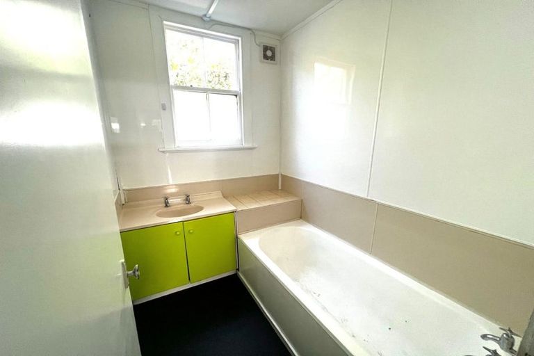 Photo of property in 30 Ada Street, Hokowhitu, Palmerston North, 4410