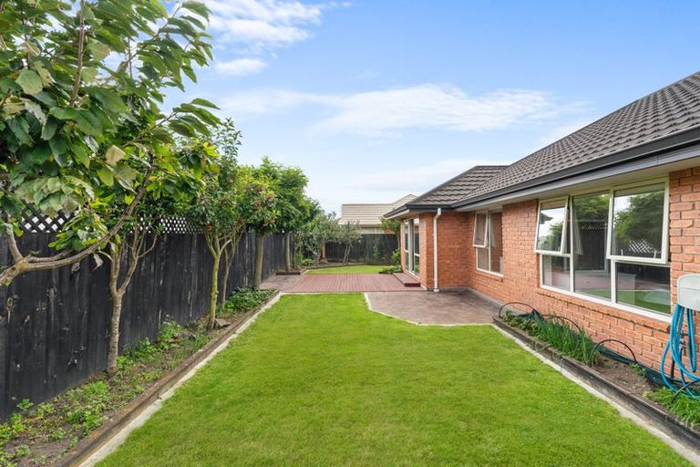 Photo of property in 54 Englefield Road, Northwood, Christchurch, 8051