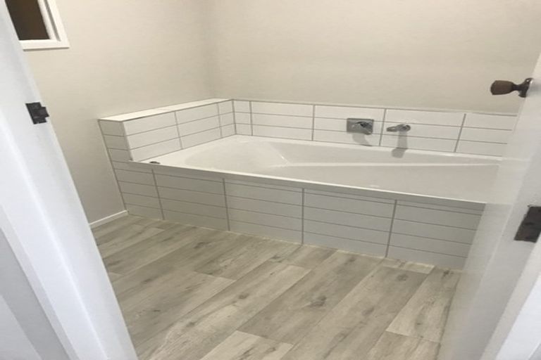 Photo of property in 83 Gilbass Avenue, Hamilton Lake, Hamilton, 3204