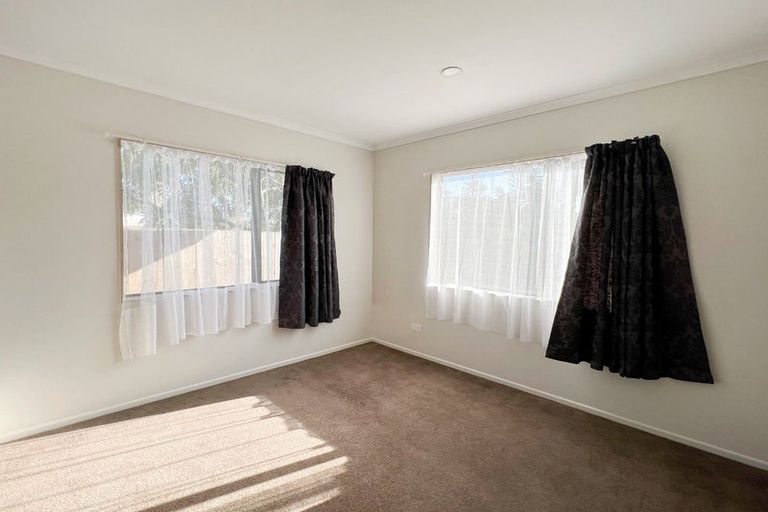 Photo of property in 93 Farquhar Road, Glendene, Auckland, 0602