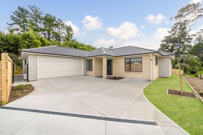 Photo of property in 15 Te Awa Rere Grove, Stokes Valley, Lower Hutt, 5019