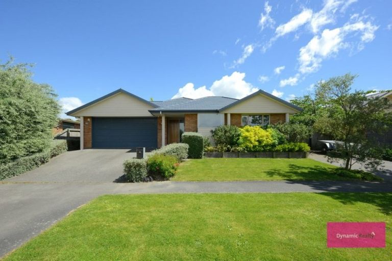 Photo of property in 21 Willowview Drive, Redwood, Christchurch, 8051