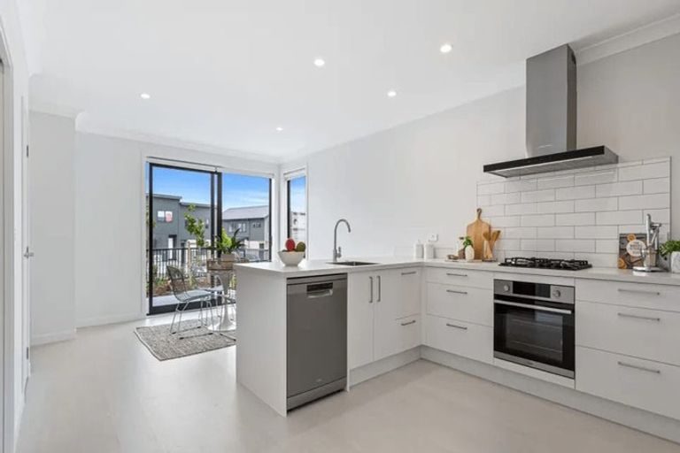 Photo of property in 58 Katikati Drive, Manurewa, 2102