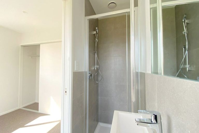 Photo of property in 11d Kelburn Lane, Mangere, Auckland, 2022